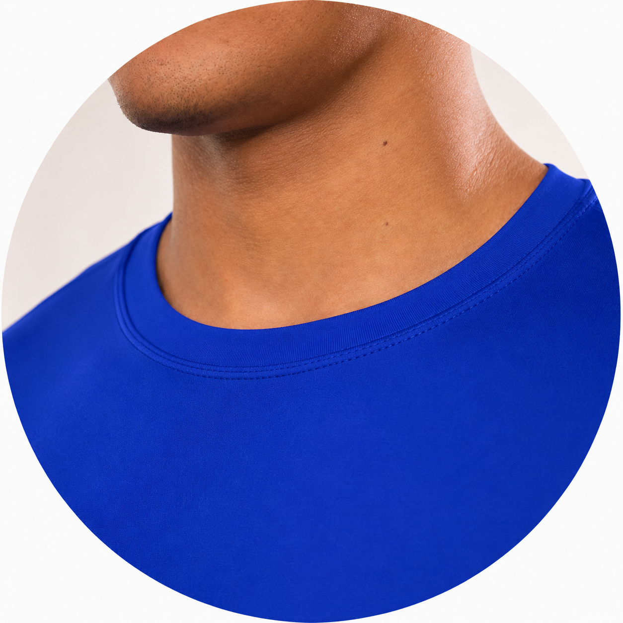 Detalhe da gola e acabamento da camiseta LC15 Sports
